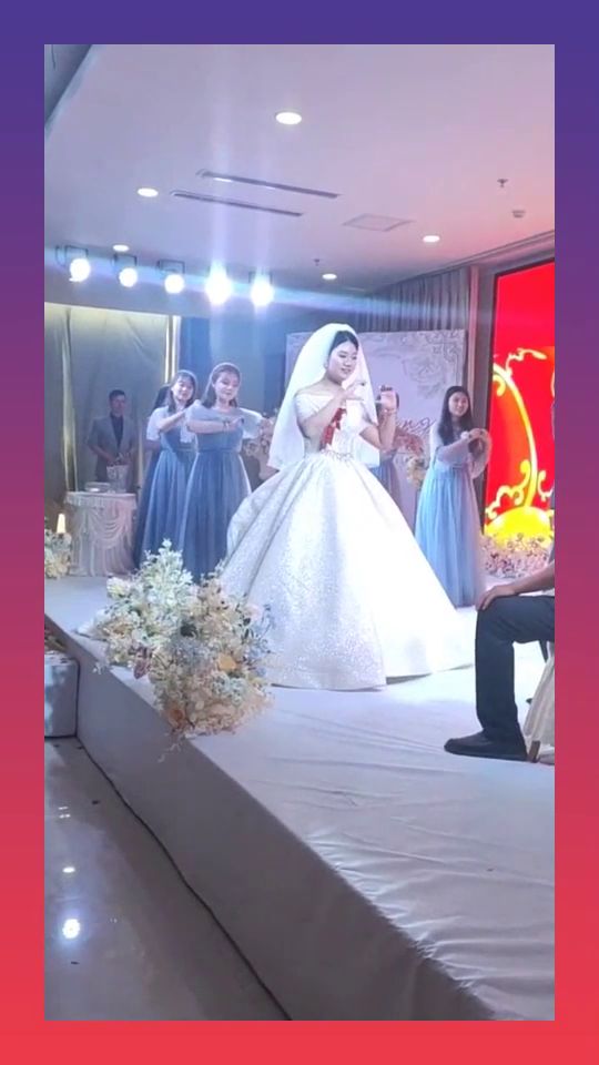 從沒跳過舞的新娘,今天在婚禮現場,為了感謝父母給他們跳了一支舞